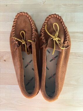 Minnetonka Leather Softsole Slippers - Men’s Size 6